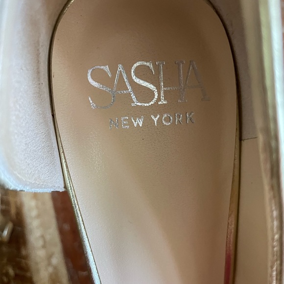 Barely worn Sasha New York heels in gold - Picture 2 of 7
